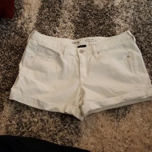 Like new! Mid-Rise Midi white shorts